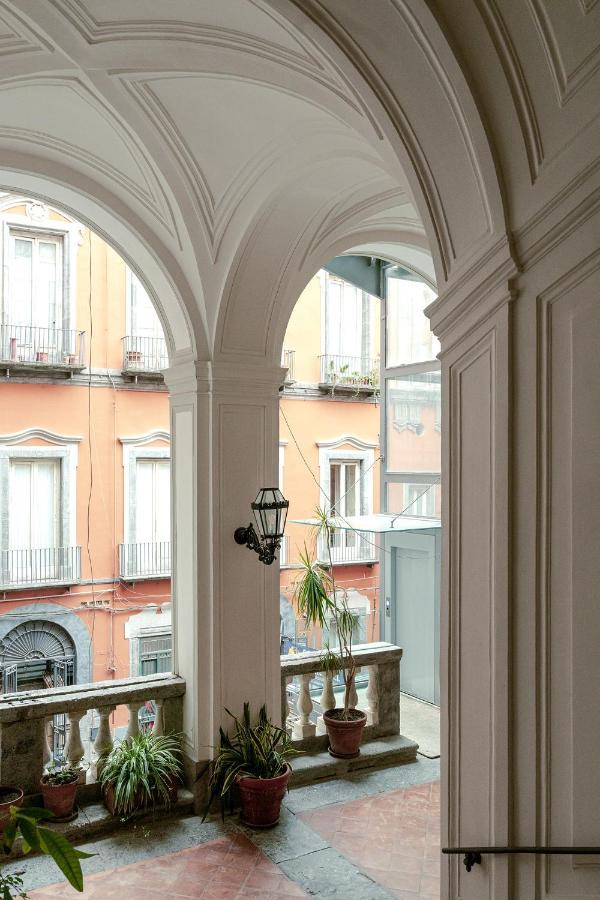 ホテル Carafa Di Maddaloni Residenza Di Charme ナポリ エクステリア 写真