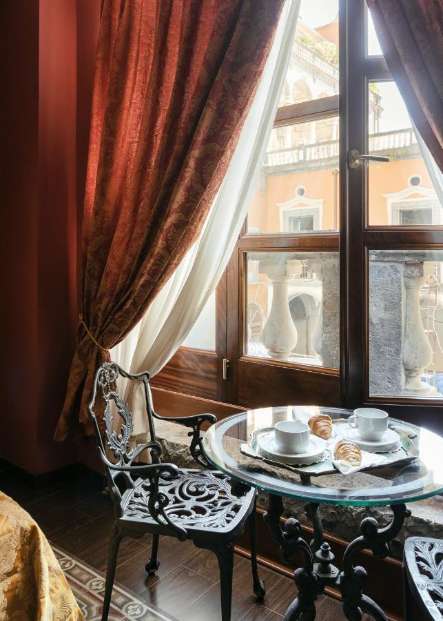 ホテル Carafa Di Maddaloni Residenza Di Charme ナポリ エクステリア 写真