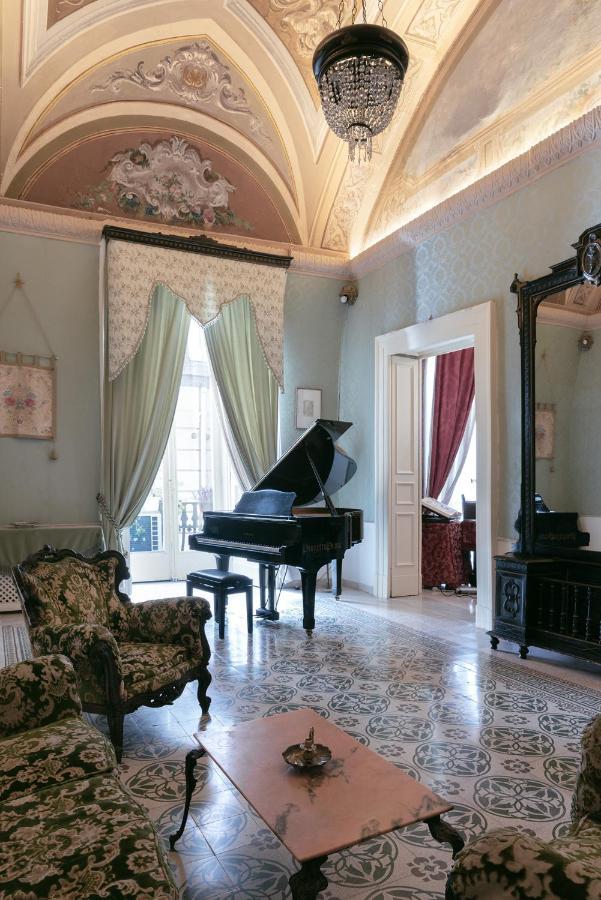 ホテル Carafa Di Maddaloni Residenza Di Charme ナポリ エクステリア 写真