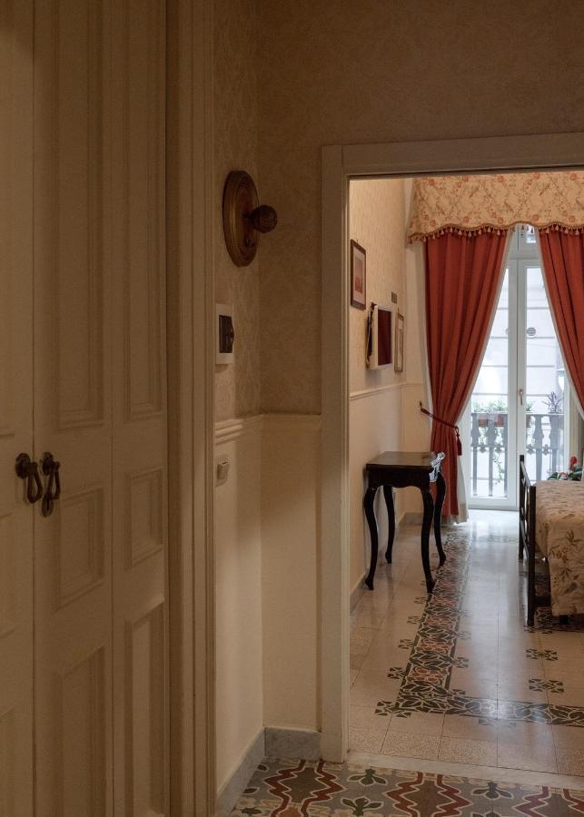 ホテル Carafa Di Maddaloni Residenza Di Charme ナポリ エクステリア 写真