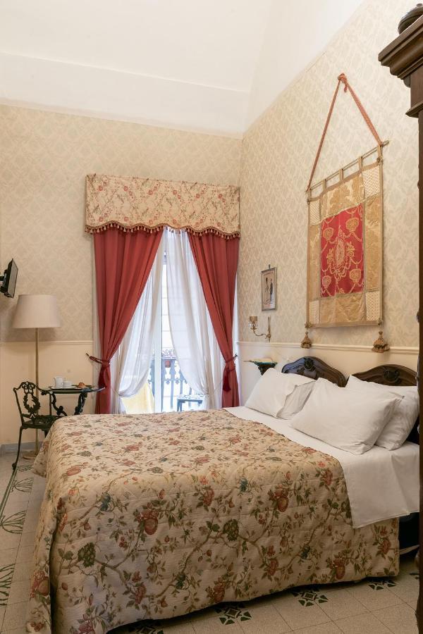 ホテル Carafa Di Maddaloni Residenza Di Charme ナポリ エクステリア 写真