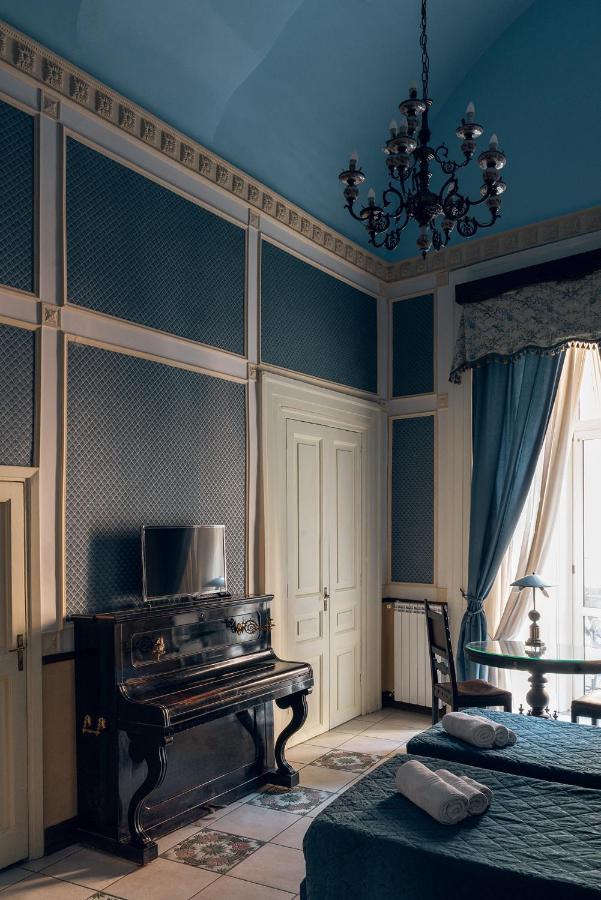 ホテル Carafa Di Maddaloni Residenza Di Charme ナポリ エクステリア 写真