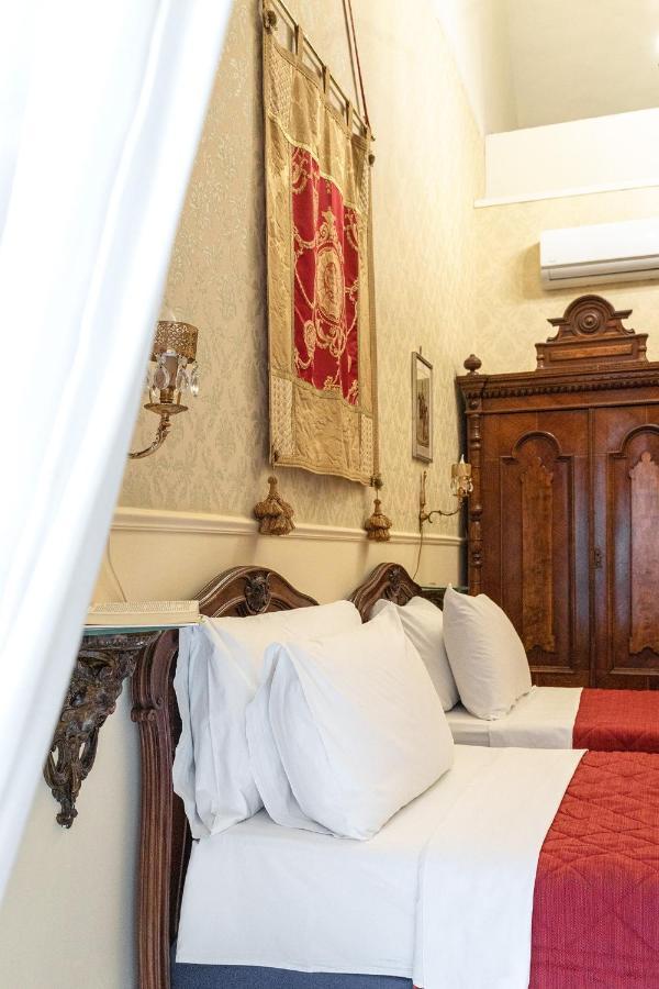 ホテル Carafa Di Maddaloni Residenza Di Charme ナポリ エクステリア 写真