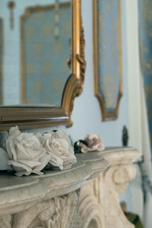 ホテル Carafa Di Maddaloni Residenza Di Charme ナポリ エクステリア 写真