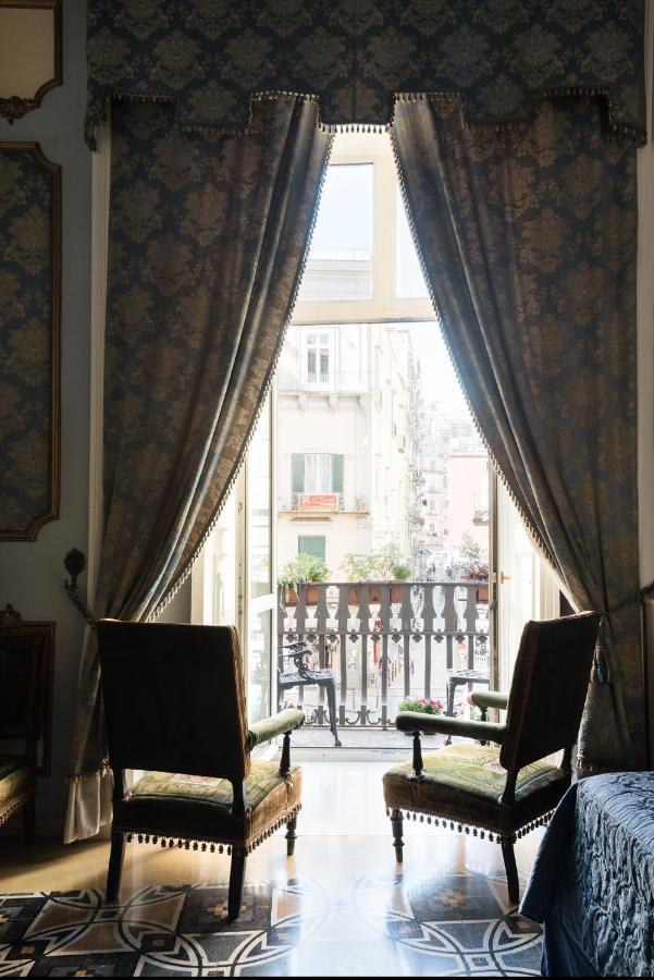 ホテル Carafa Di Maddaloni Residenza Di Charme ナポリ エクステリア 写真