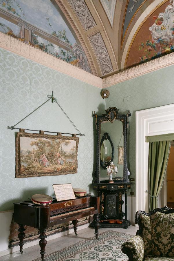 ホテル Carafa Di Maddaloni Residenza Di Charme ナポリ エクステリア 写真