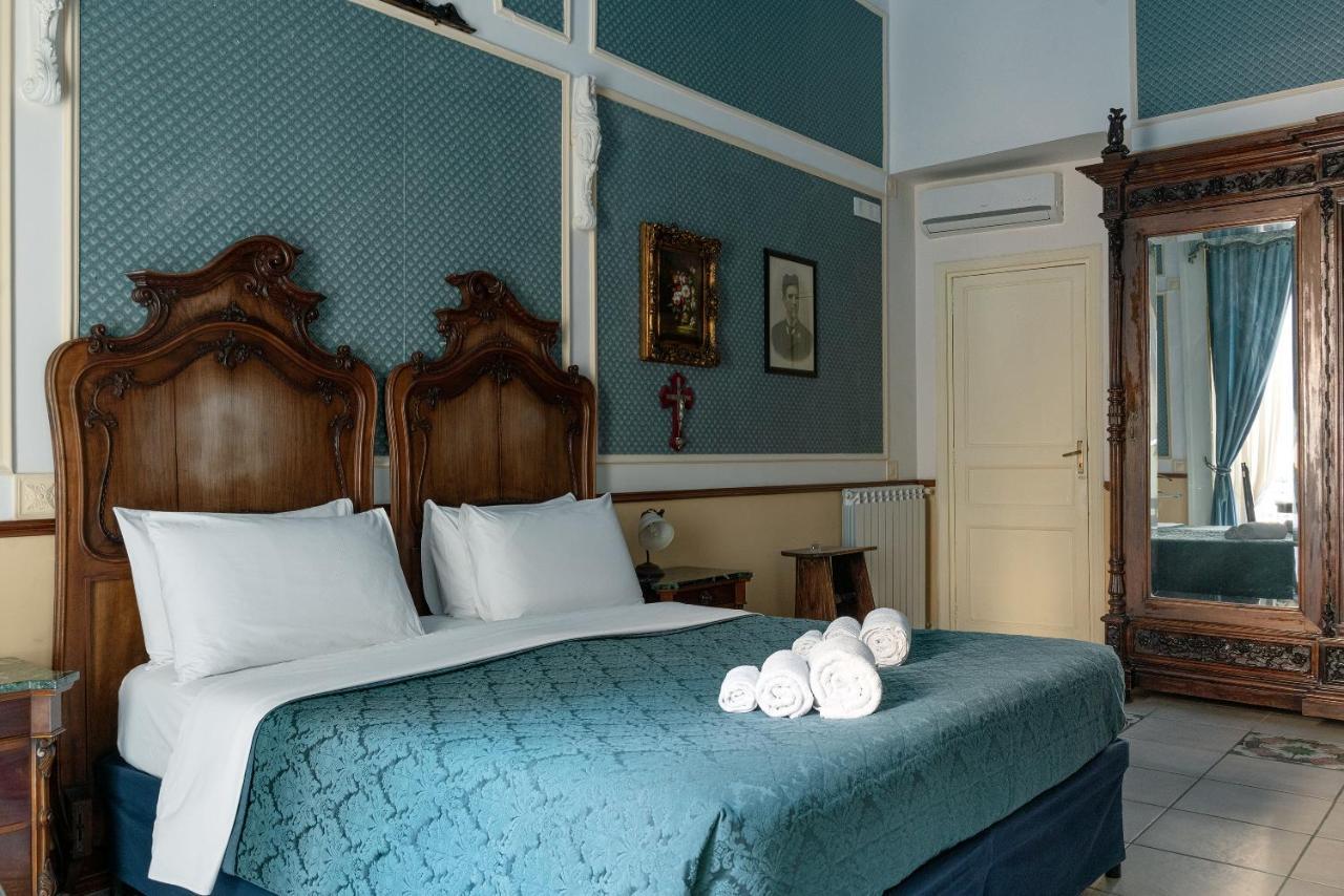 ホテル Carafa Di Maddaloni Residenza Di Charme ナポリ エクステリア 写真