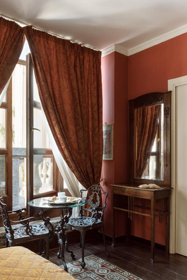 ホテル Carafa Di Maddaloni Residenza Di Charme ナポリ エクステリア 写真