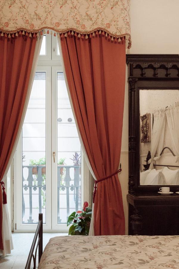ホテル Carafa Di Maddaloni Residenza Di Charme ナポリ エクステリア 写真