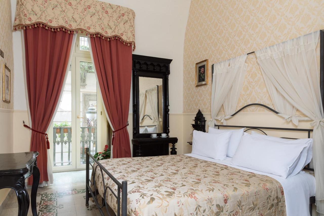 ホテル Carafa Di Maddaloni Residenza Di Charme ナポリ エクステリア 写真