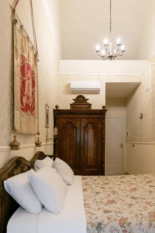 ホテル Carafa Di Maddaloni Residenza Di Charme ナポリ エクステリア 写真
