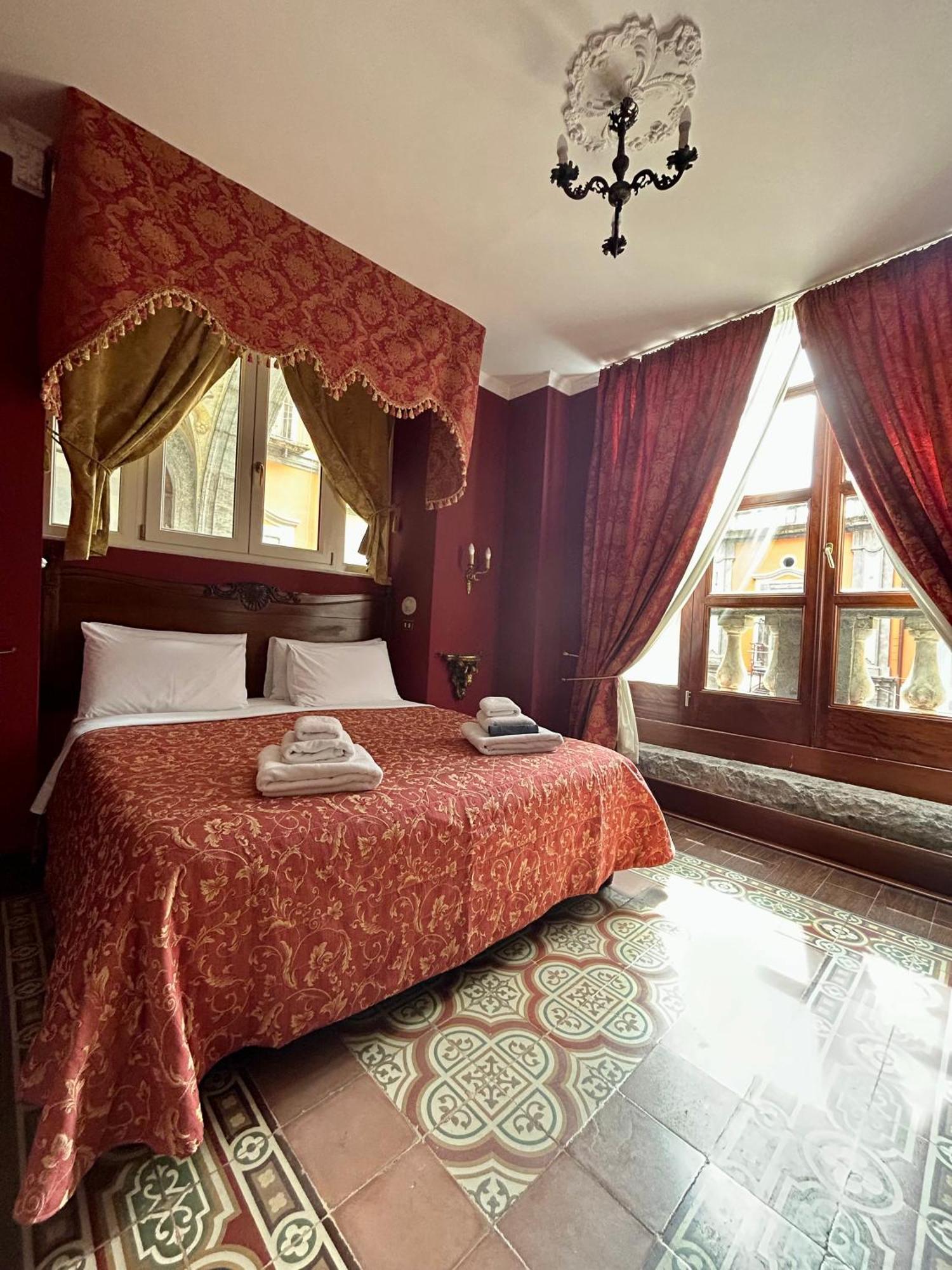 ホテル Carafa Di Maddaloni Residenza Di Charme ナポリ エクステリア 写真