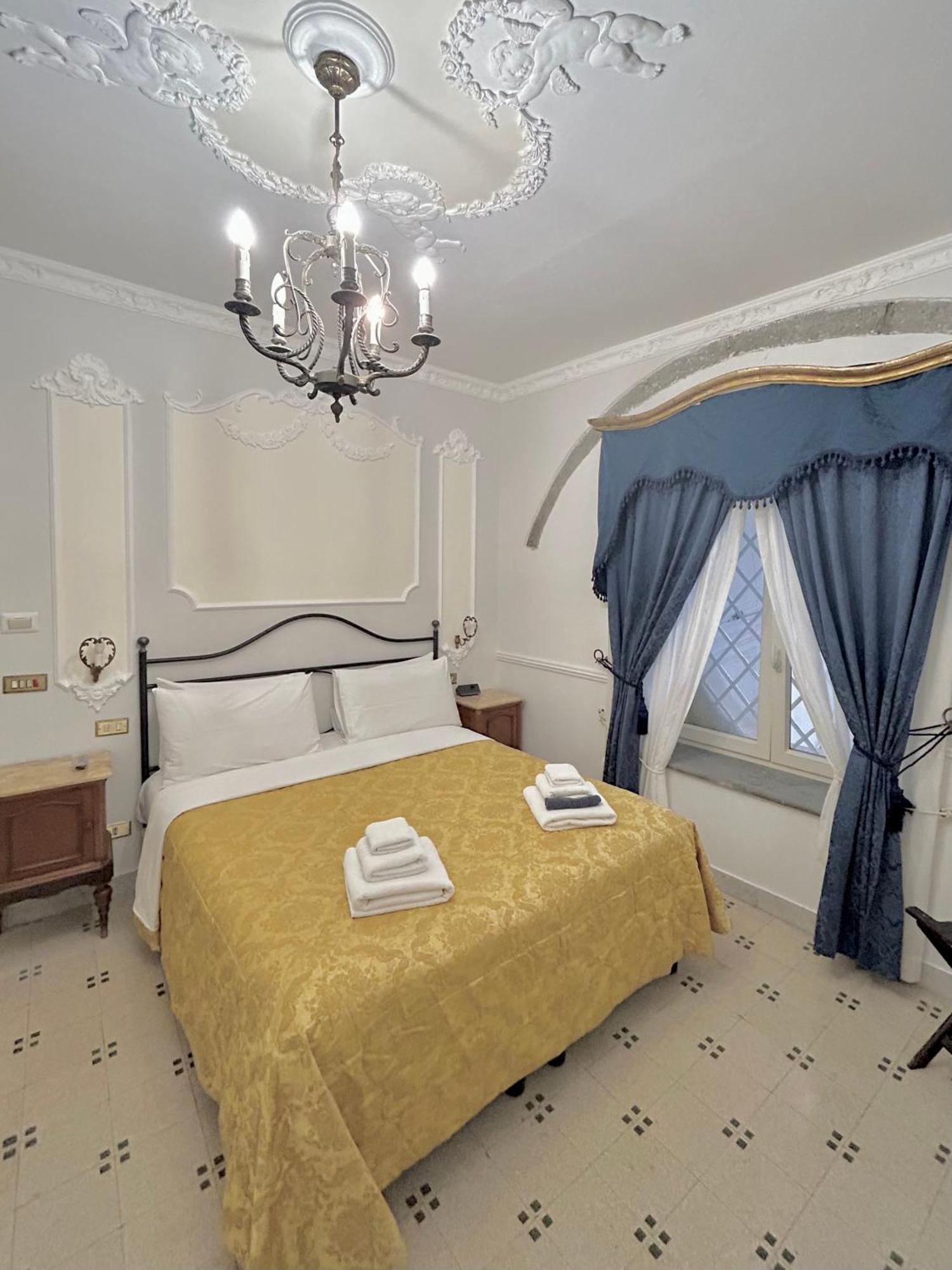 ホテル Carafa Di Maddaloni Residenza Di Charme ナポリ エクステリア 写真