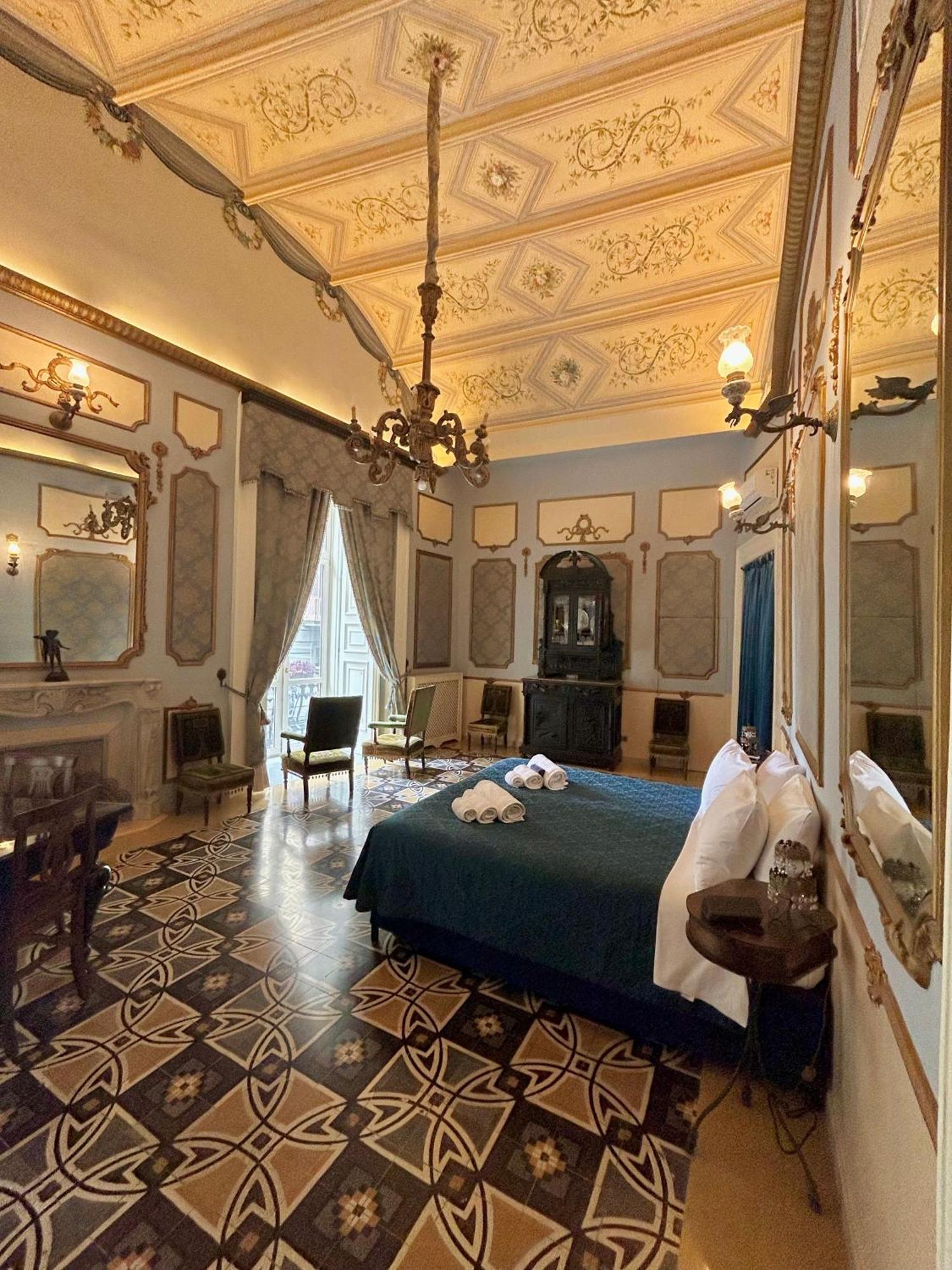 ホテル Carafa Di Maddaloni Residenza Di Charme ナポリ エクステリア 写真