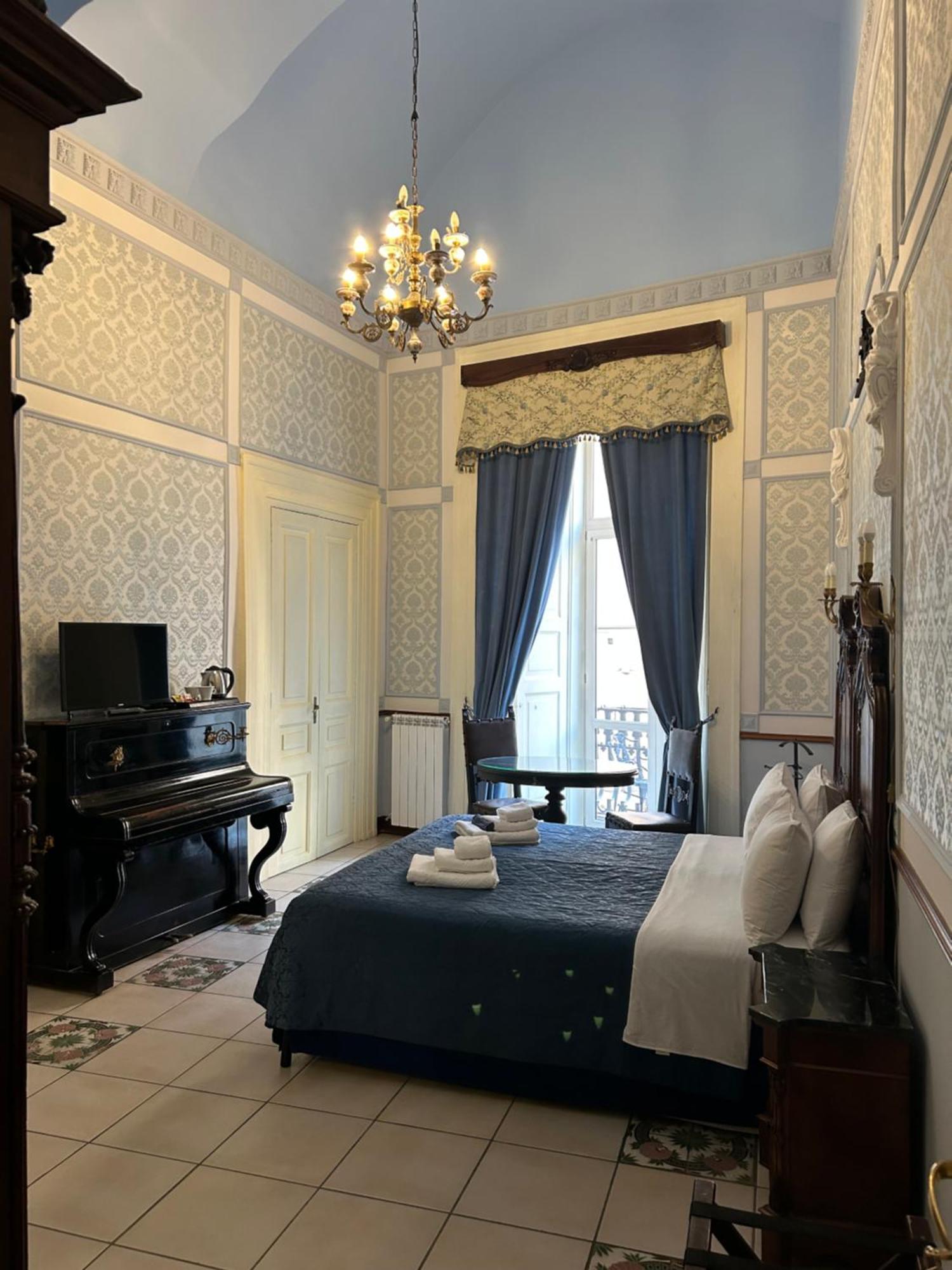 ホテル Carafa Di Maddaloni Residenza Di Charme ナポリ エクステリア 写真