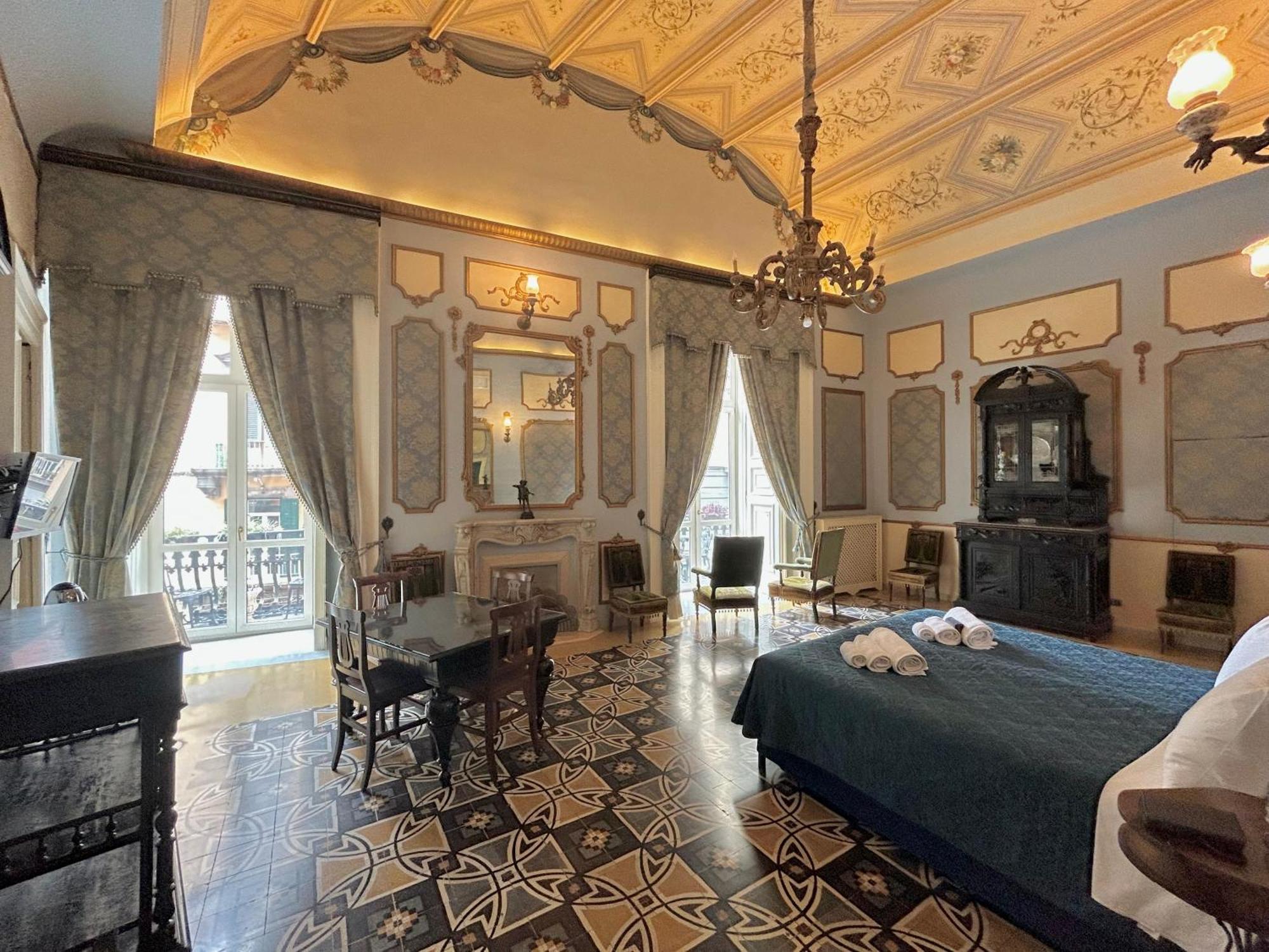 ホテル Carafa Di Maddaloni Residenza Di Charme ナポリ エクステリア 写真